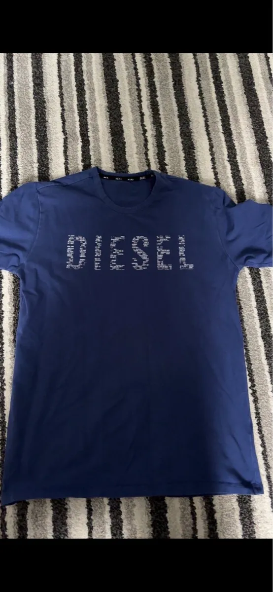 Men’s T-Shirts Size M - Image 3