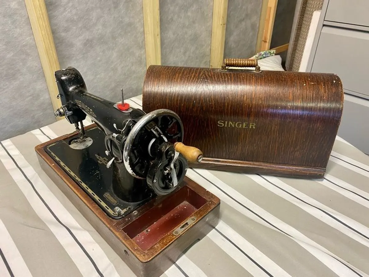 Sewing Machine Singer - Image 1