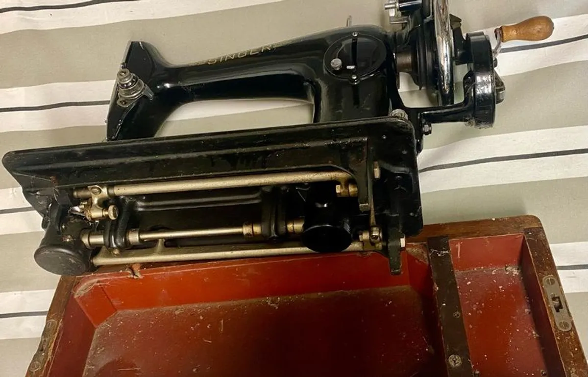 Sewing Machine Singer - Image 3