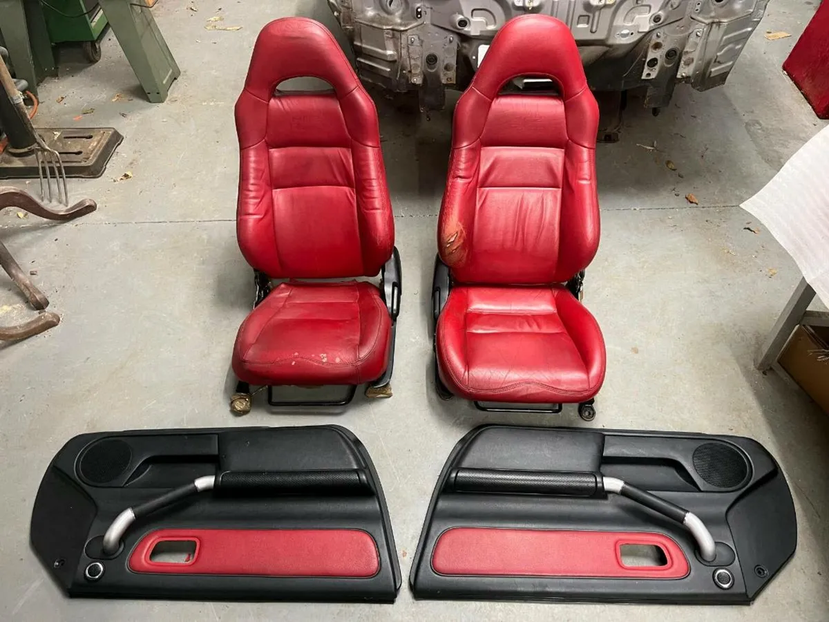 Toyota leather bucket seats - Image 1