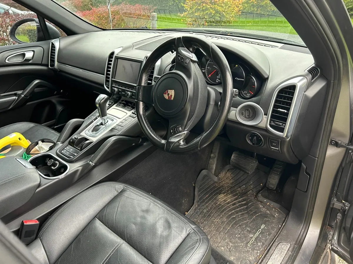 Porsche Cayenne 2011 - Image 2