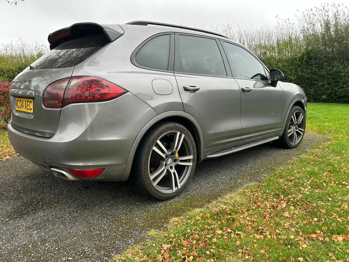 Porsche Cayenne 2011 - Image 4