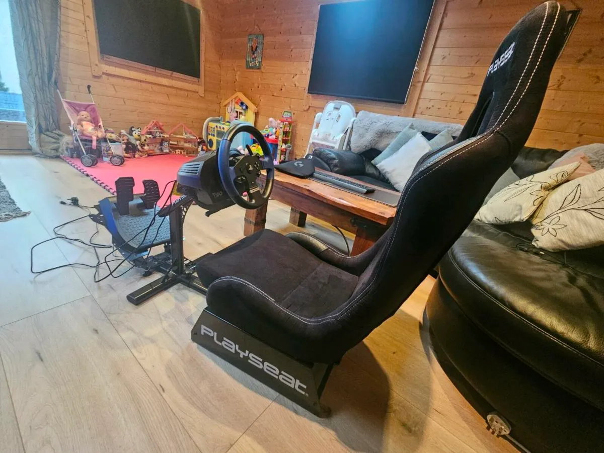 Playseat gaming seat Thrustmaster wheel & pedals - Image 3