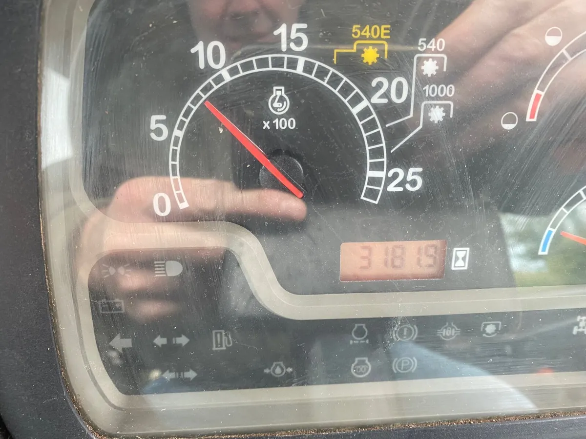 Case/IH  JX 70 - Image 4