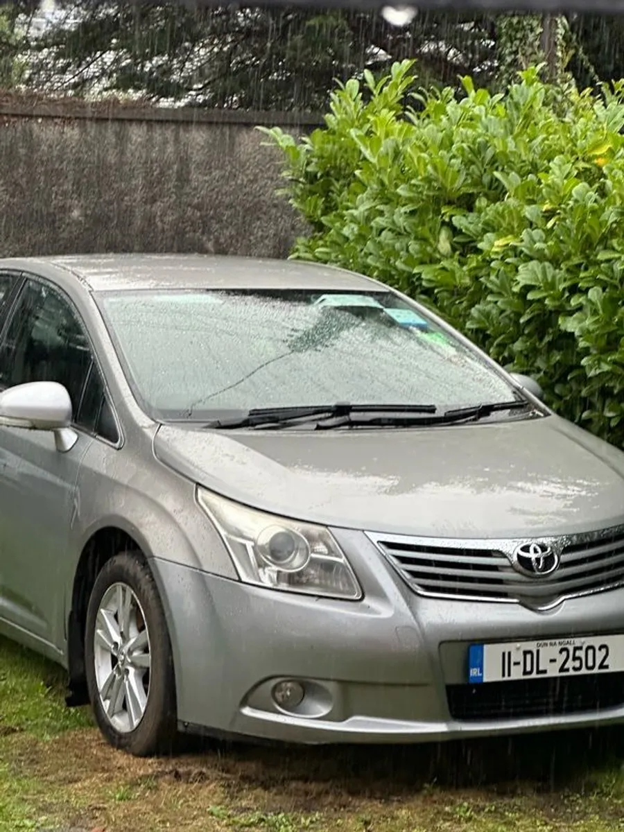 2011 Toyota Avensis - Image 1