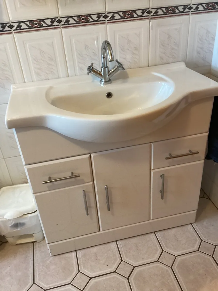 Bathroom vanity and mirror - Image 1