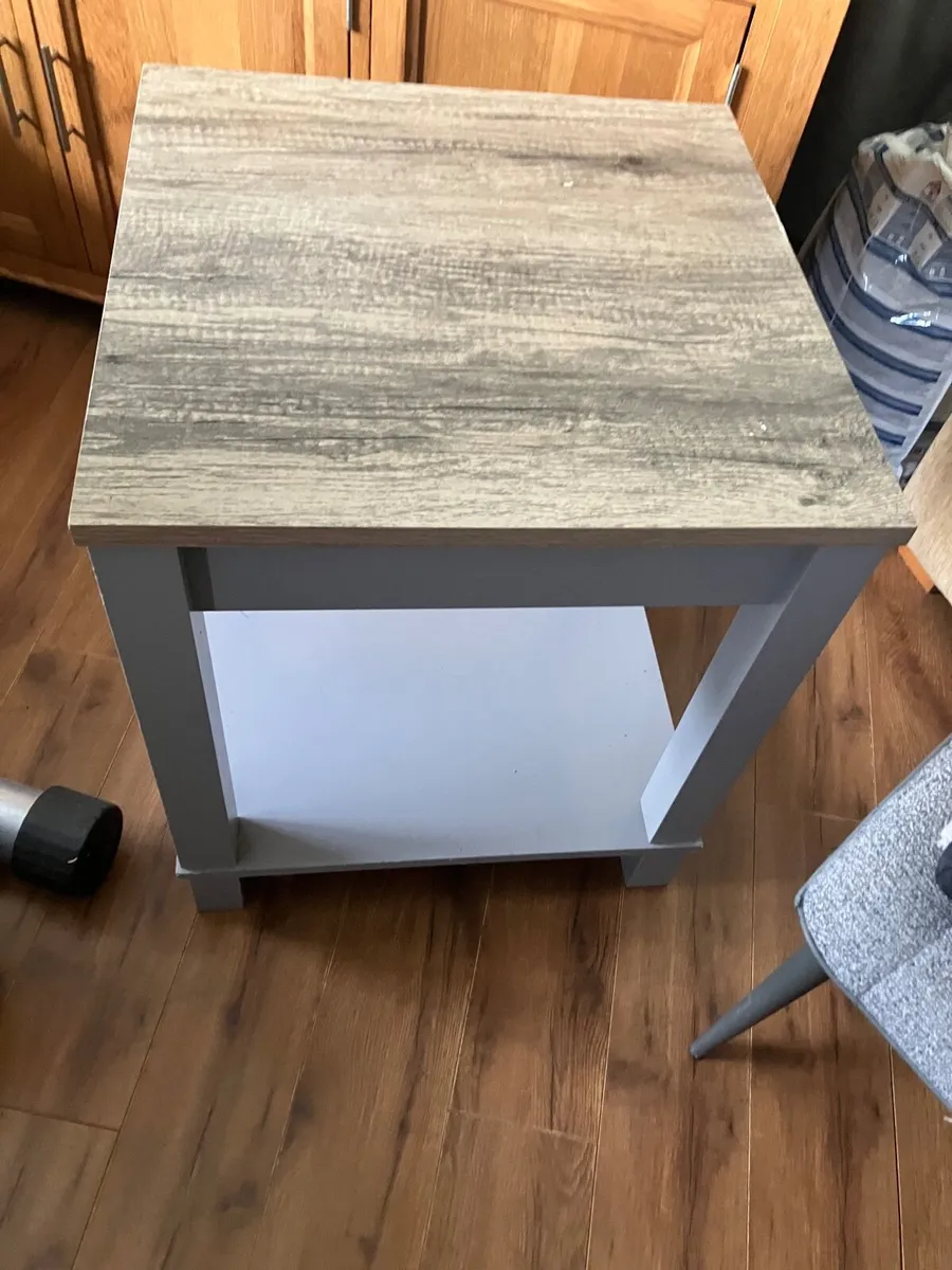 Small coffee table/side table - Image 2