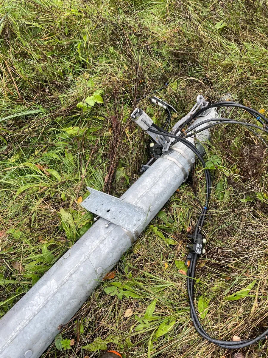 Lamp post/ electric pole - Image 2