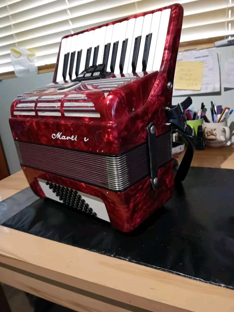Accordion 48 bass - Image 1