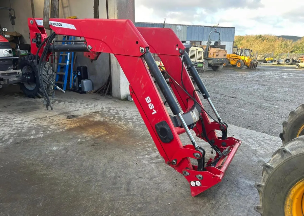 MF 961 Front Loader - Image 1