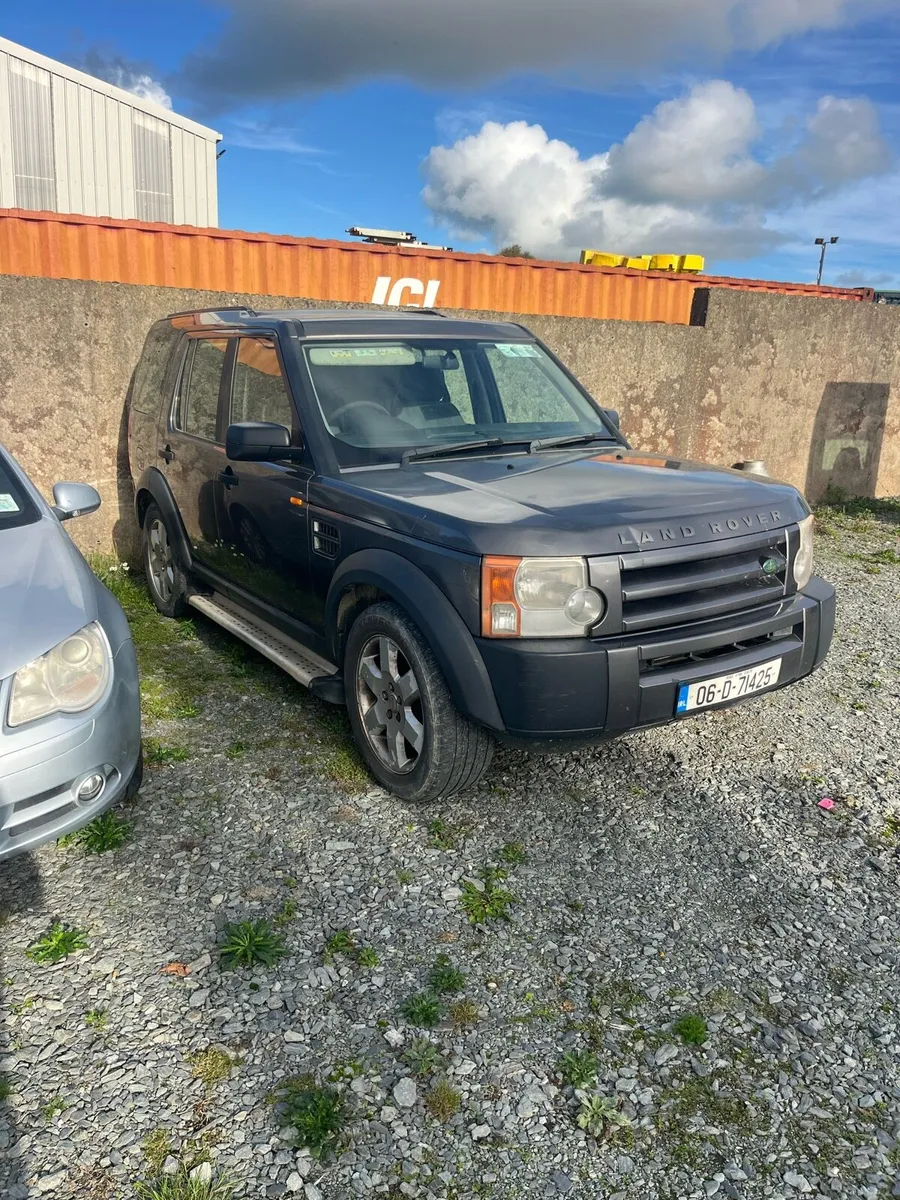 2006 Land Rover discovery on springs - Image 1