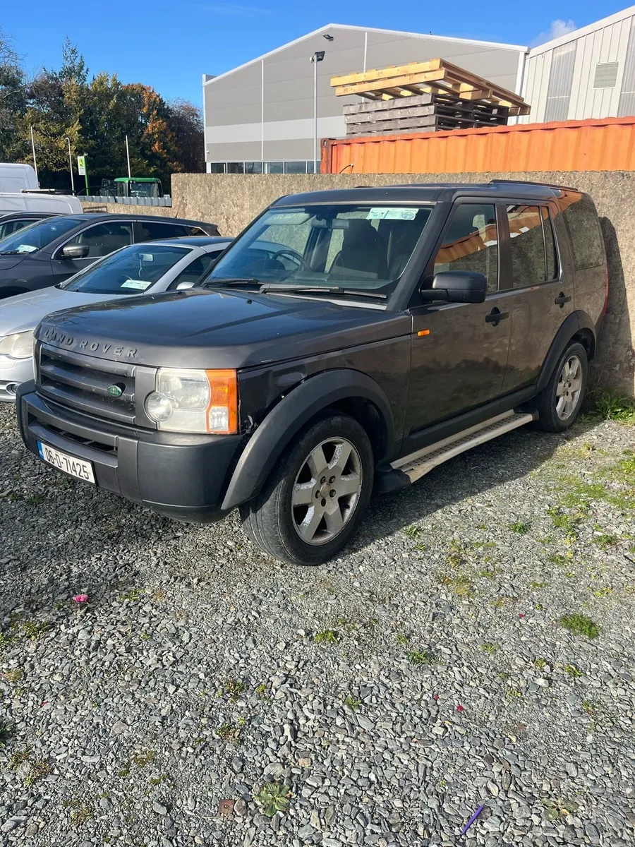 2006 Land Rover discovery on springs - Image 2