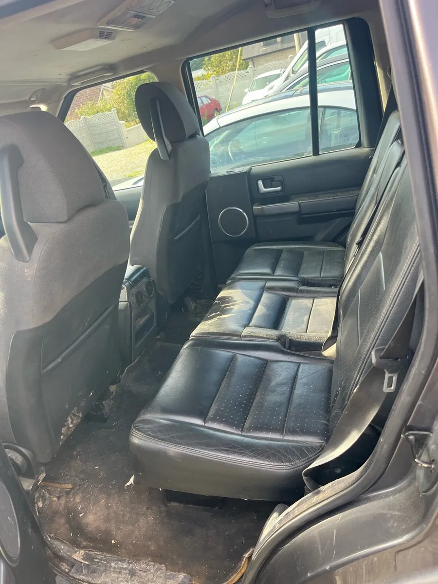 2006 Land Rover discovery on springs - Image 4