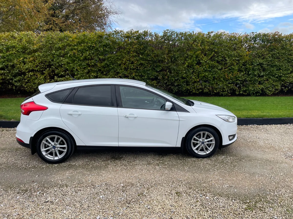 FORD FOCUS 1.0 LITRE STYLE 5 DOOR - Image 4