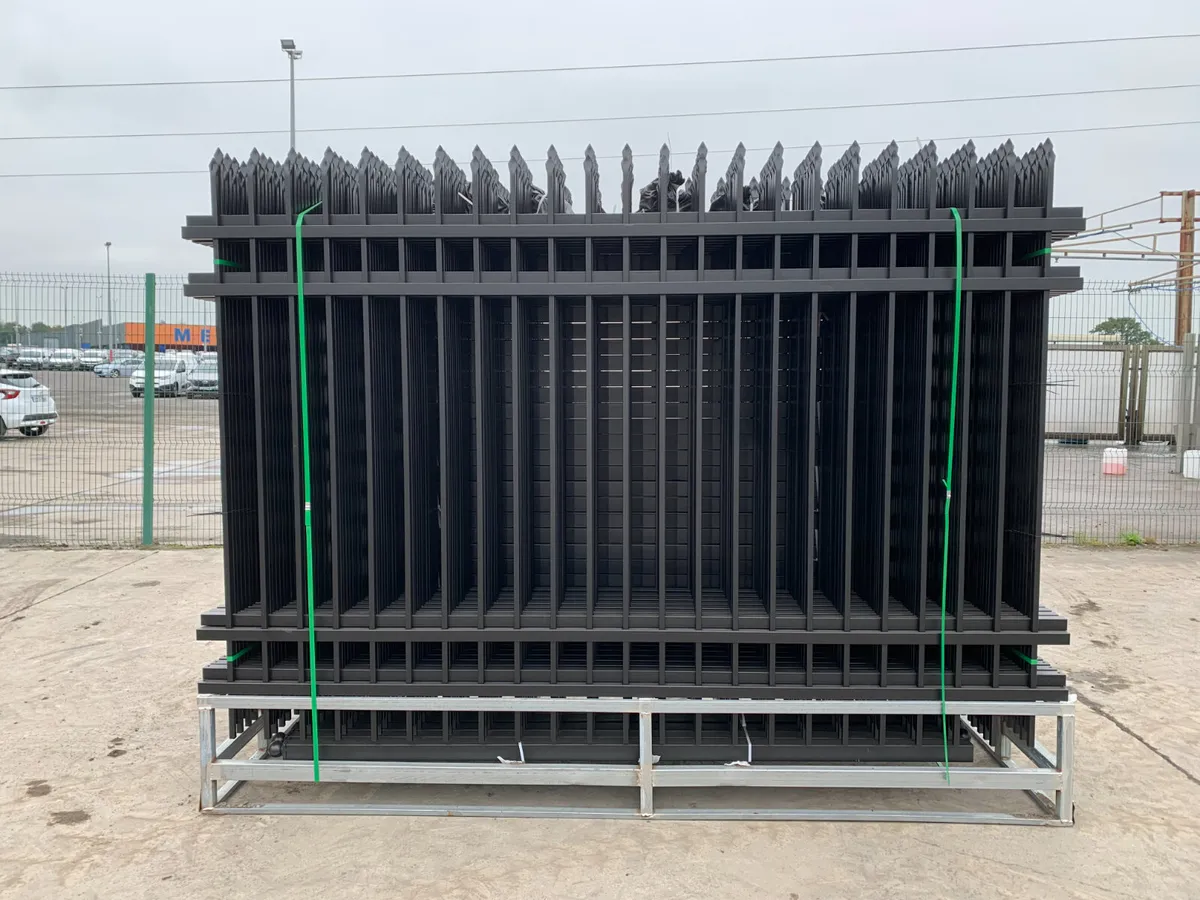 UNRESERVED 300FT OF STEEL FENCING FOR AUCTION - Image 1