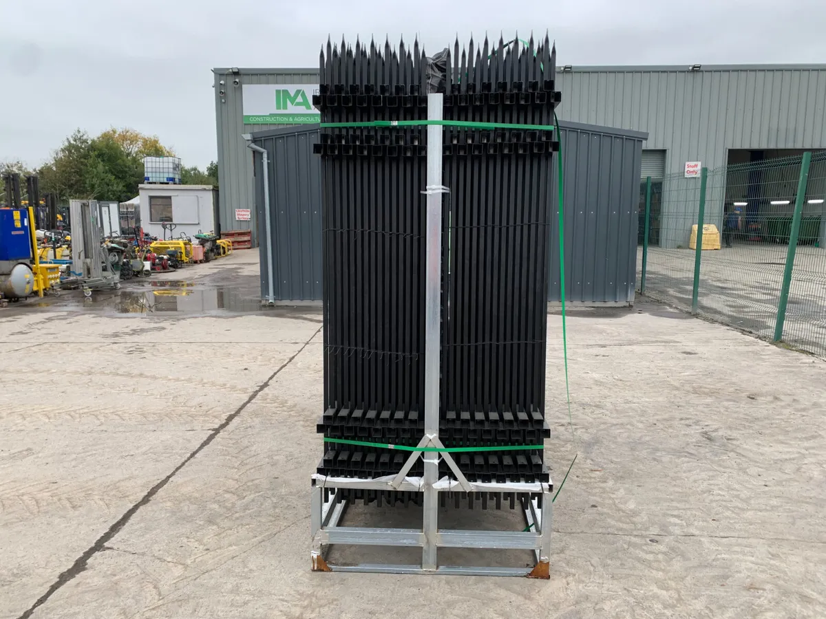 UNRESERVED 300FT OF STEEL FENCING FOR AUCTION - Image 3