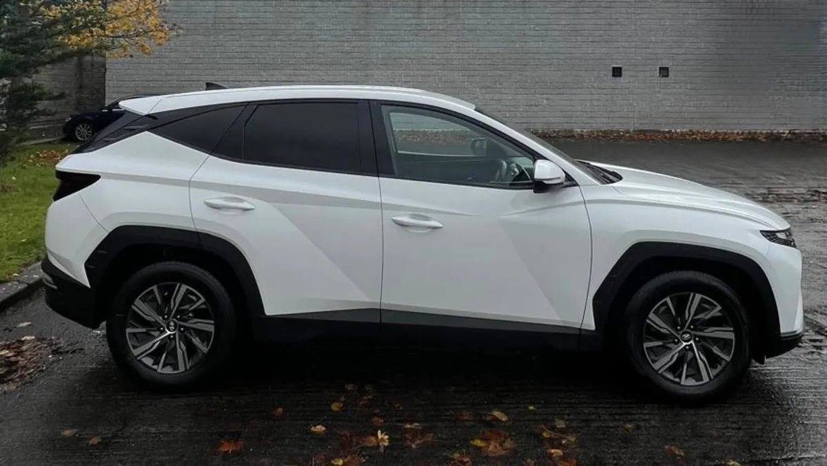 2021 Hyundai Tucson Comfort Plus Commercial - Image 3