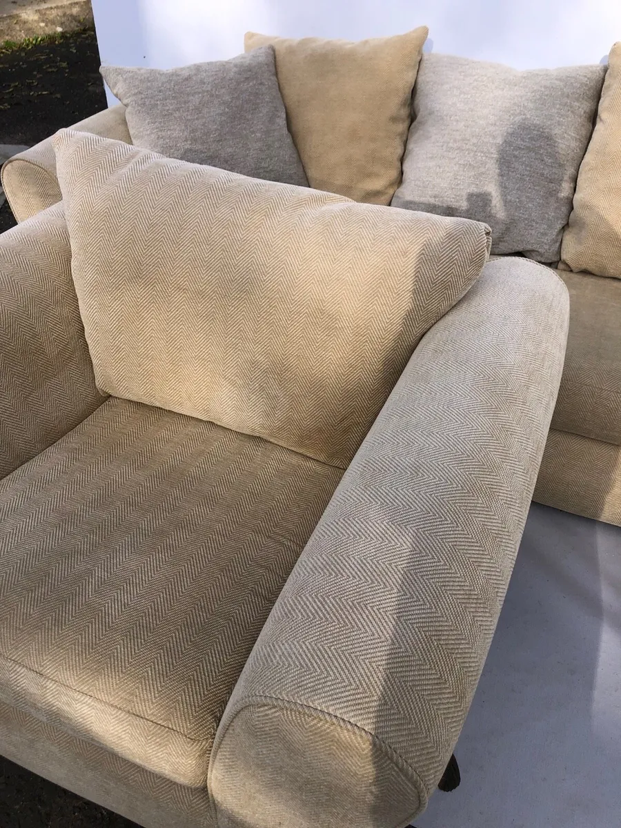 311. Suite. - Image 1