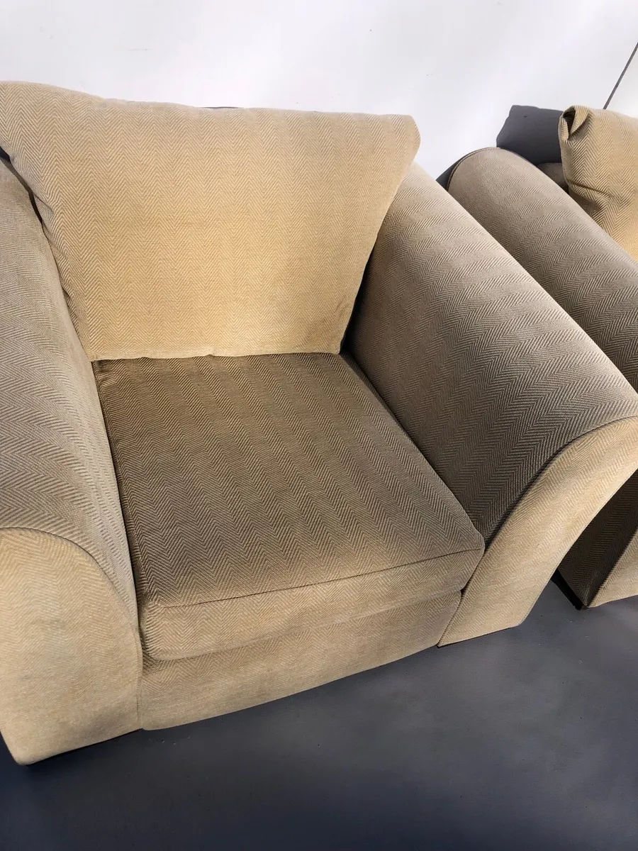 311. Suite. - Image 3