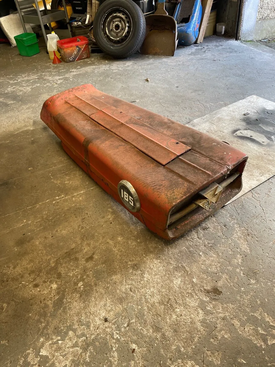 Bonnet 185 - Image 1