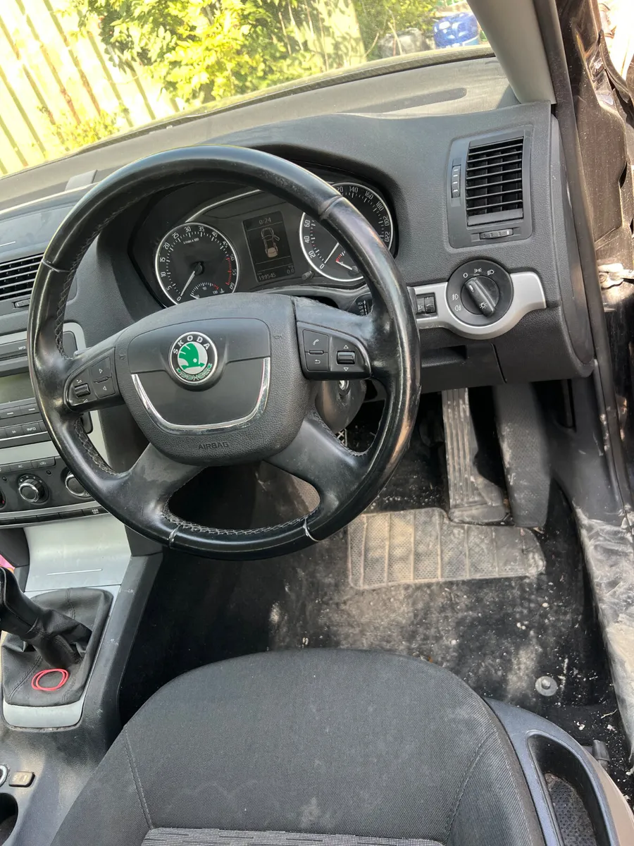 2013 Skoda Octavia 1.6 Tdi drive away - Image 4