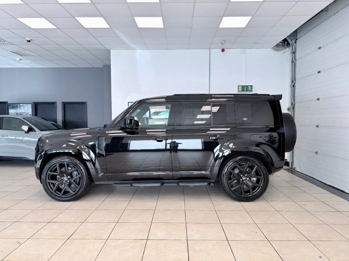 Landrover Defender 110 X Dynamic - Image 2