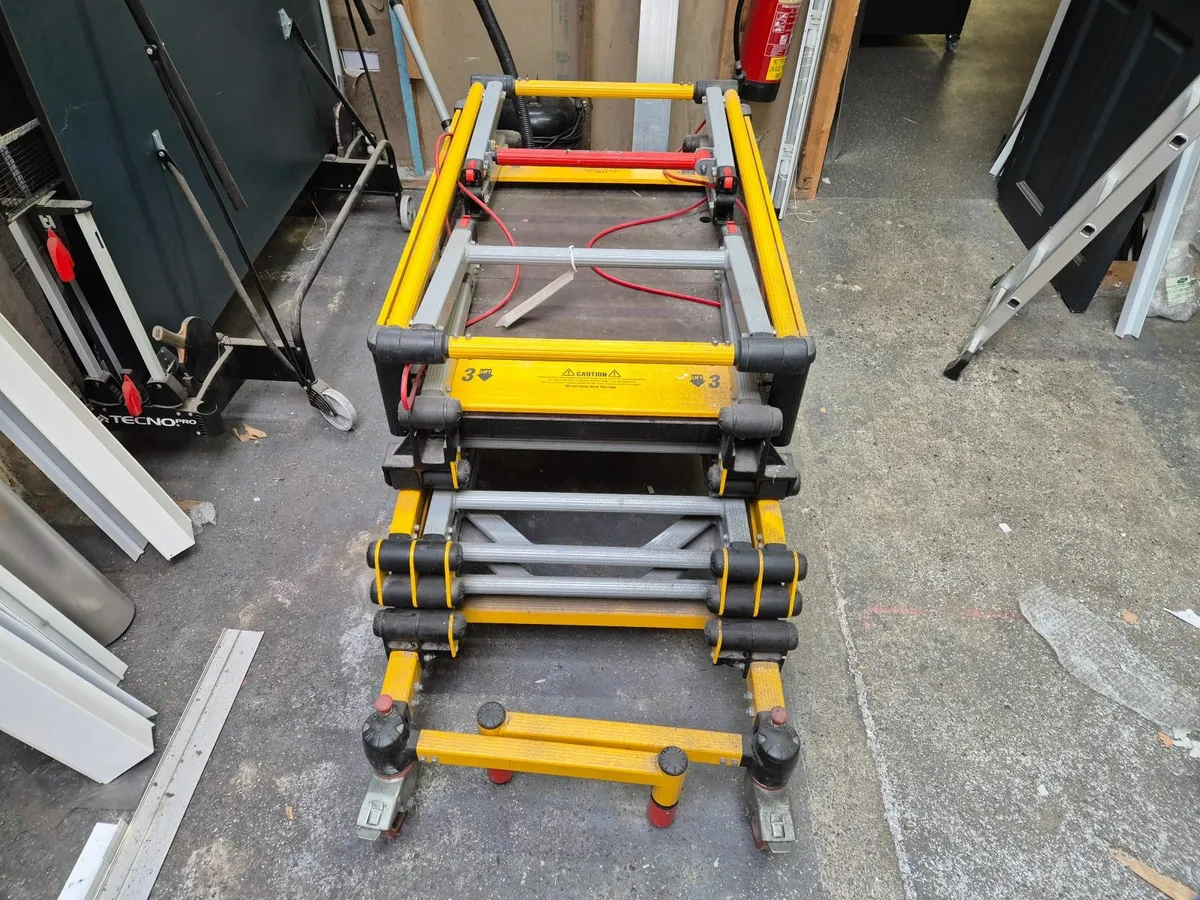 uGo Razor Deck 200 – Self-Erecting Access Platform - Image 3