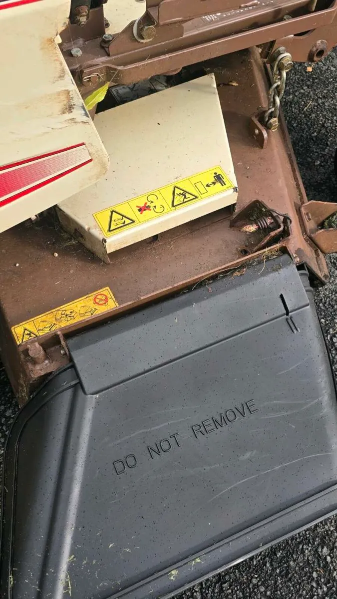 Commercial zero turn mower - Image 2