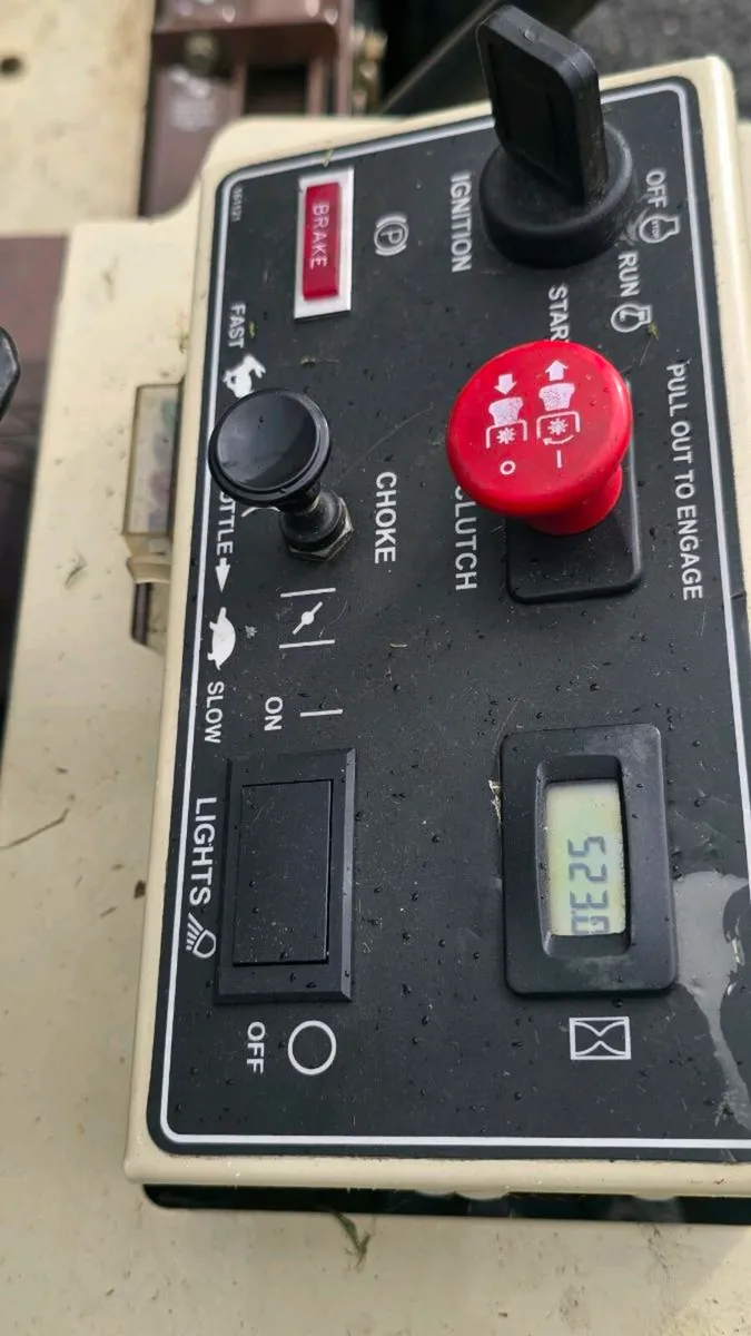 Commercial zero turn mower - Image 3