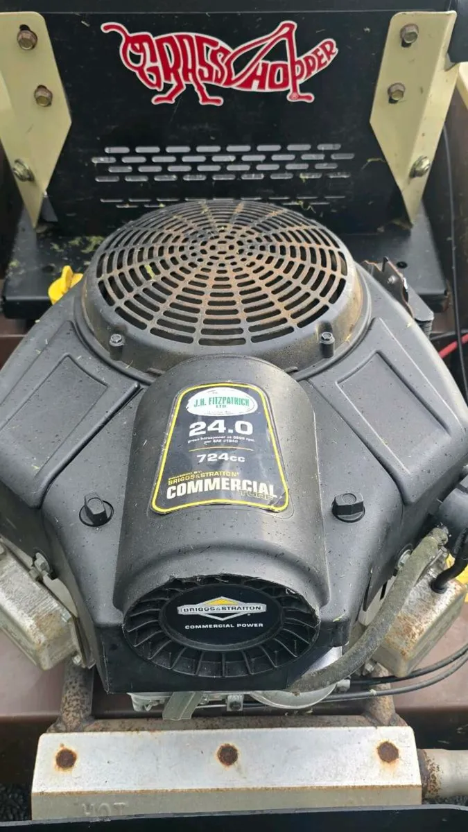 Commercial zero turn mower - Image 4