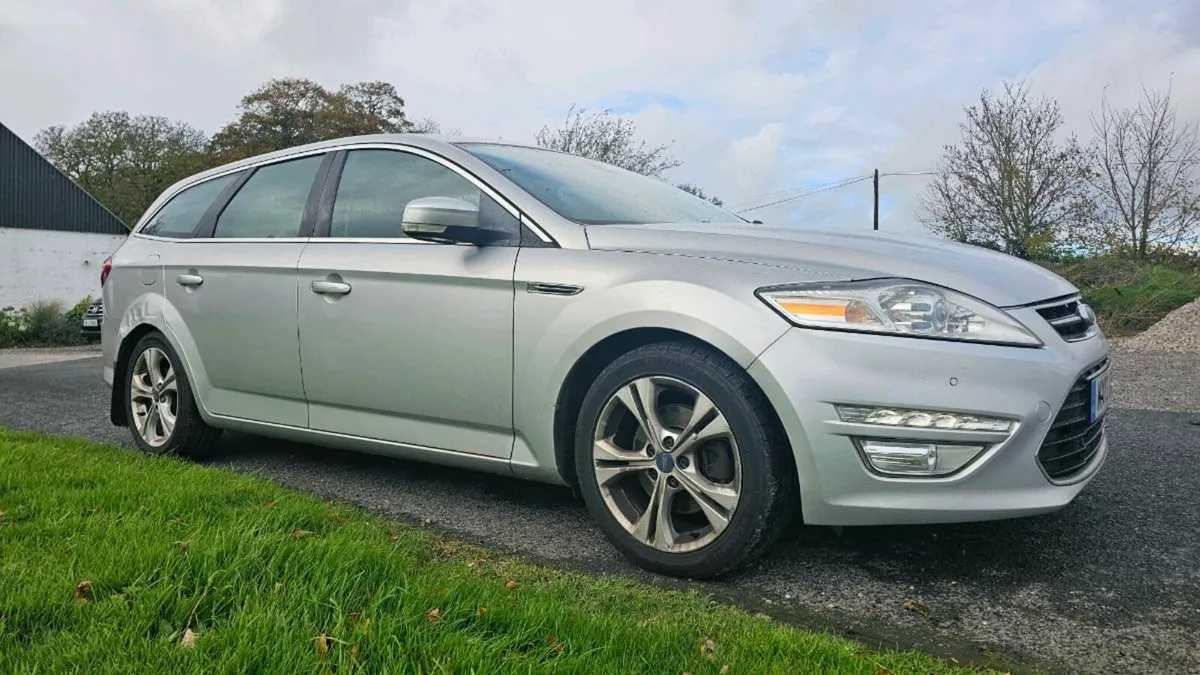 2013 Ford  Mondeo Estate Titanium X - Image 2