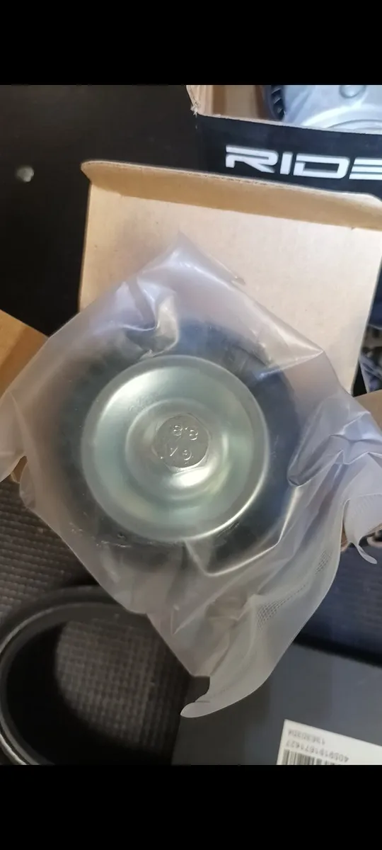 Alternator tensioner,belt and pulley kit - Image 4