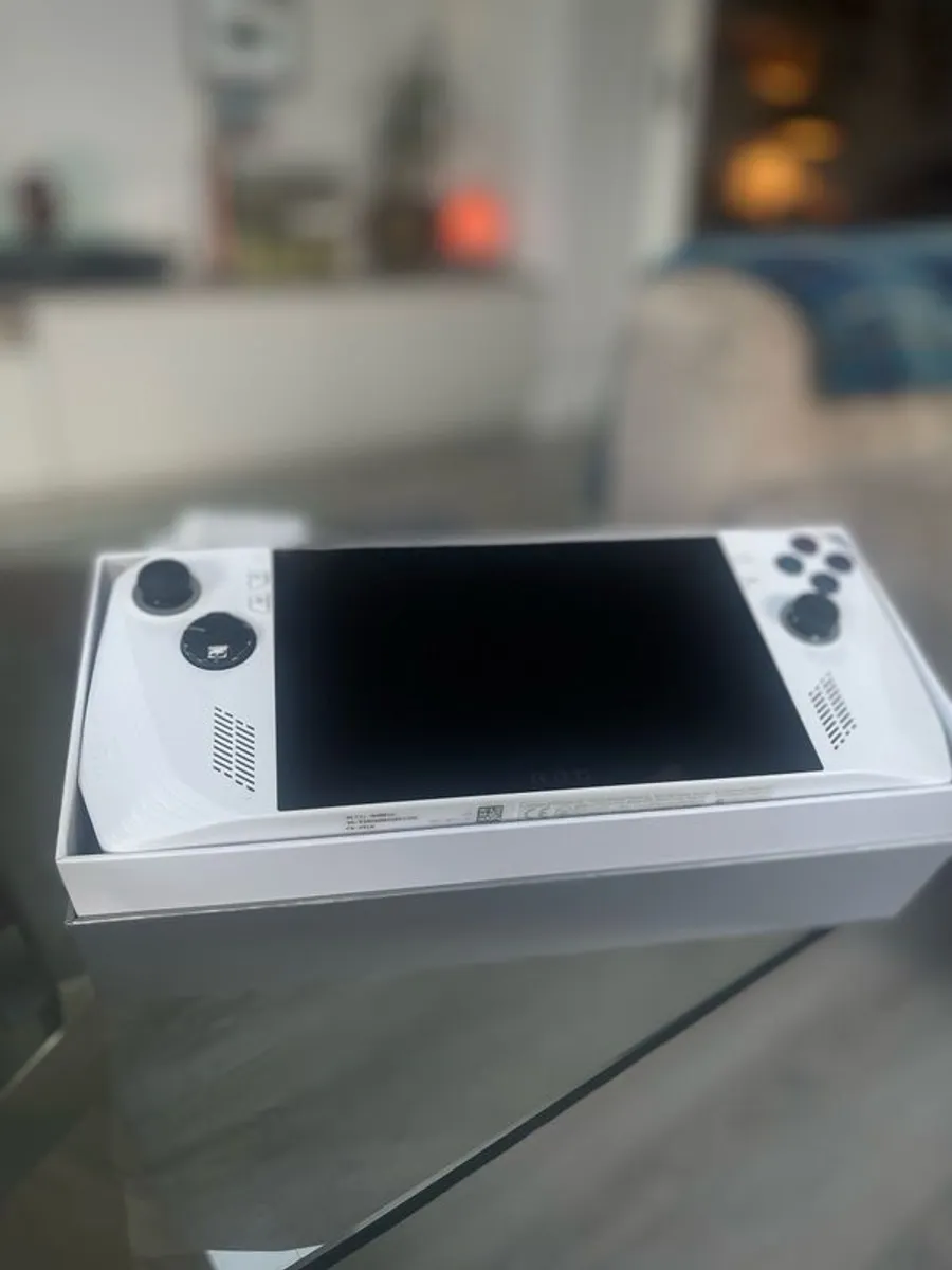 ROG Ally Handheld Laptop with Travel Case - Image 2