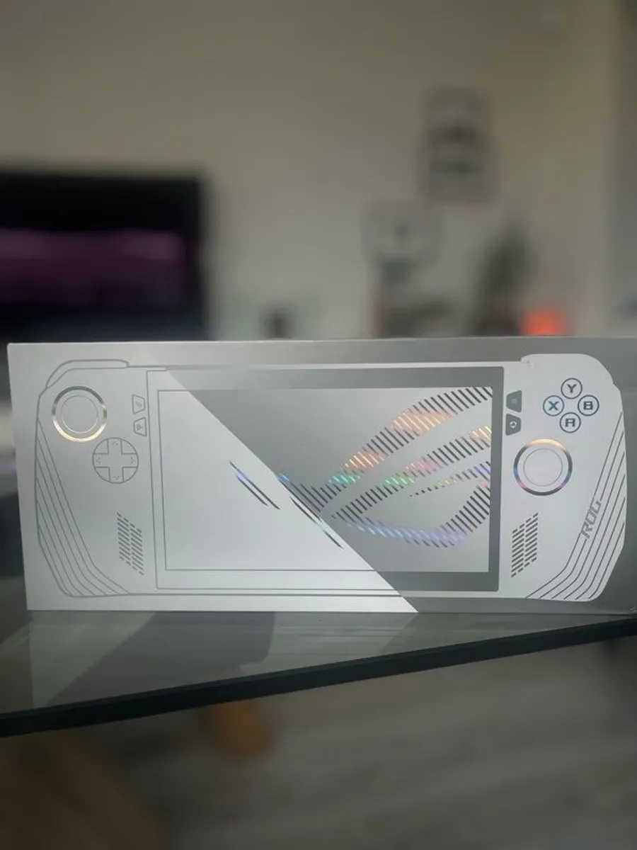 ROG Ally Handheld Laptop with Travel Case - Image 4