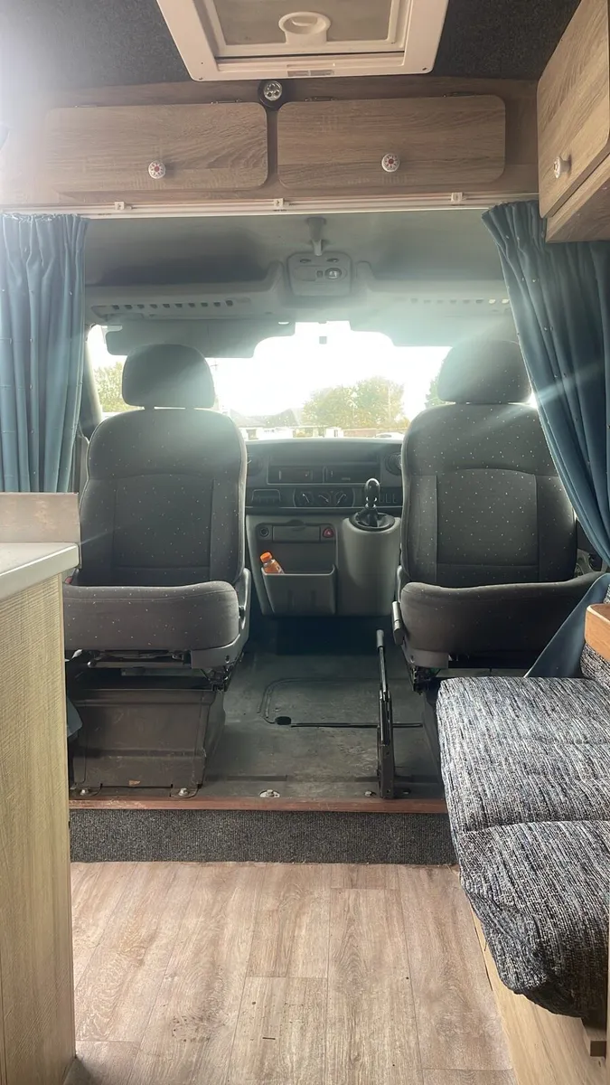 Renault master camper van - Image 4