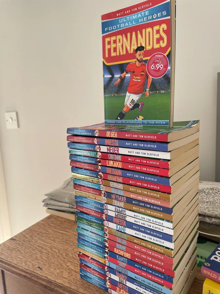 28 Ultimate football hero’s books - Image 1