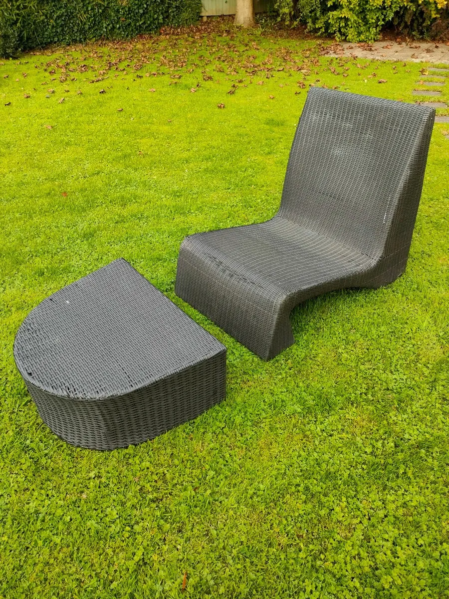 Garden chair and foot rest/table