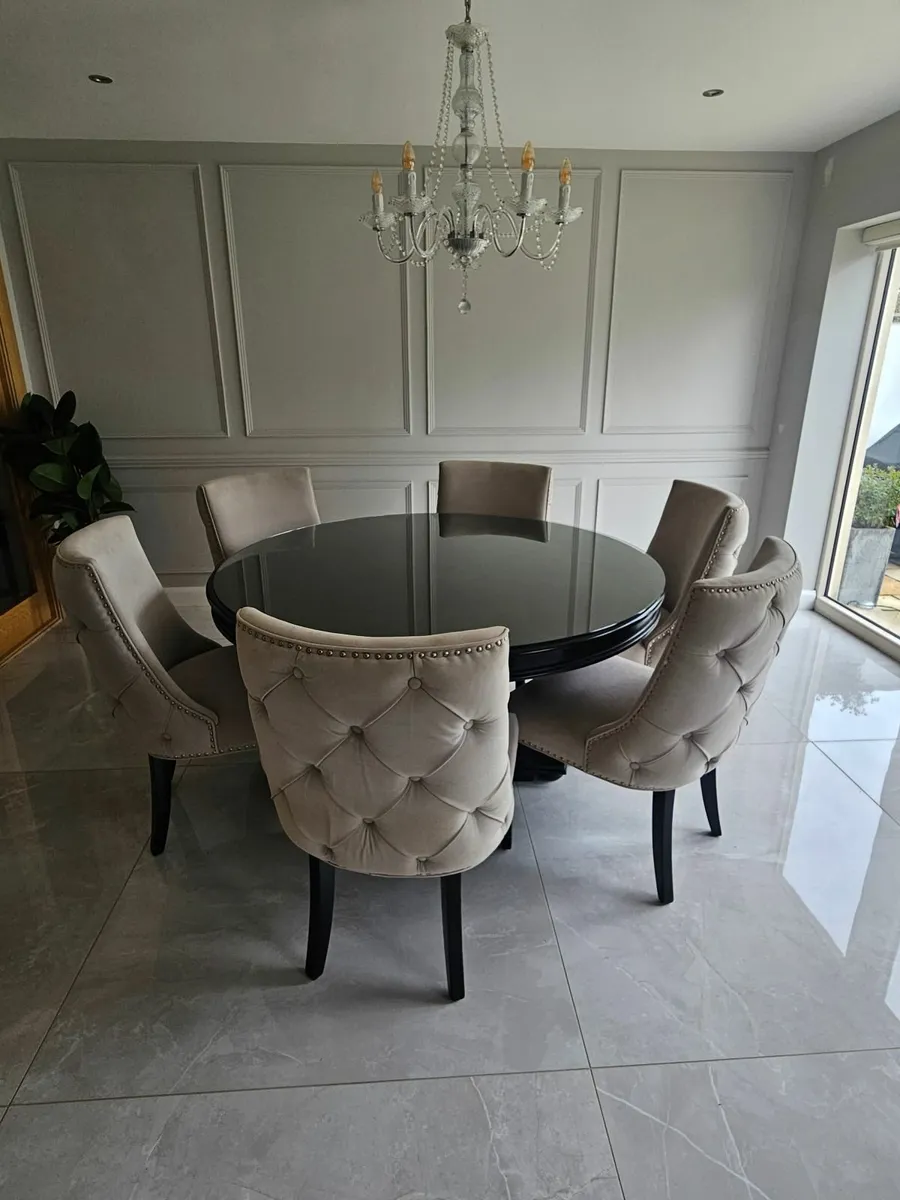 Dining Room Table and Chairs - Image 1