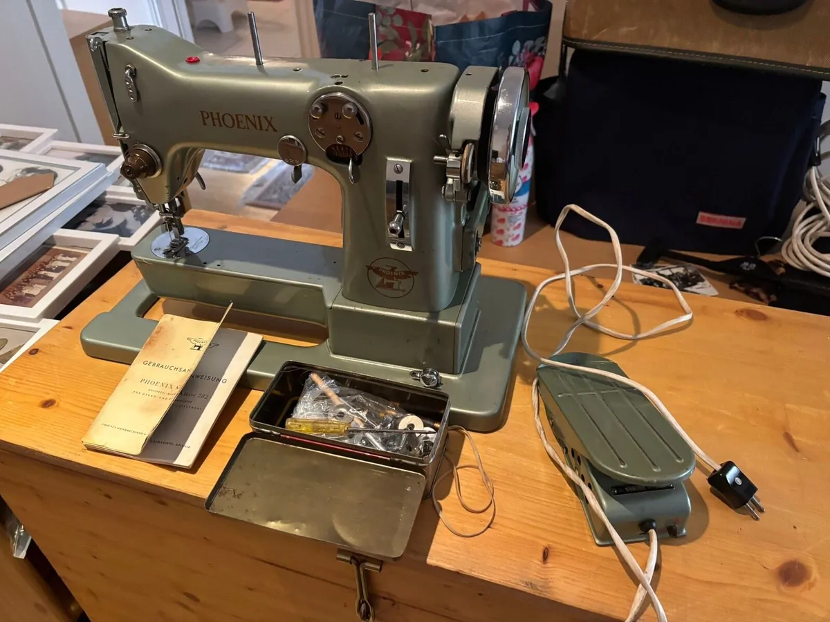 Sewing machine - Image 2
