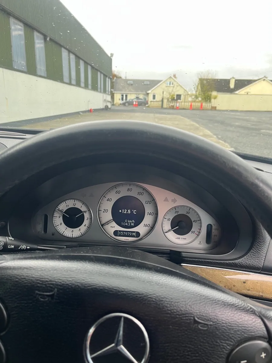 Mercedes-Benz E-Class 2009 Hearse - Image 2