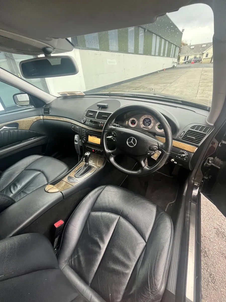 Mercedes-Benz E-Class 2009 Hearse - Image 3
