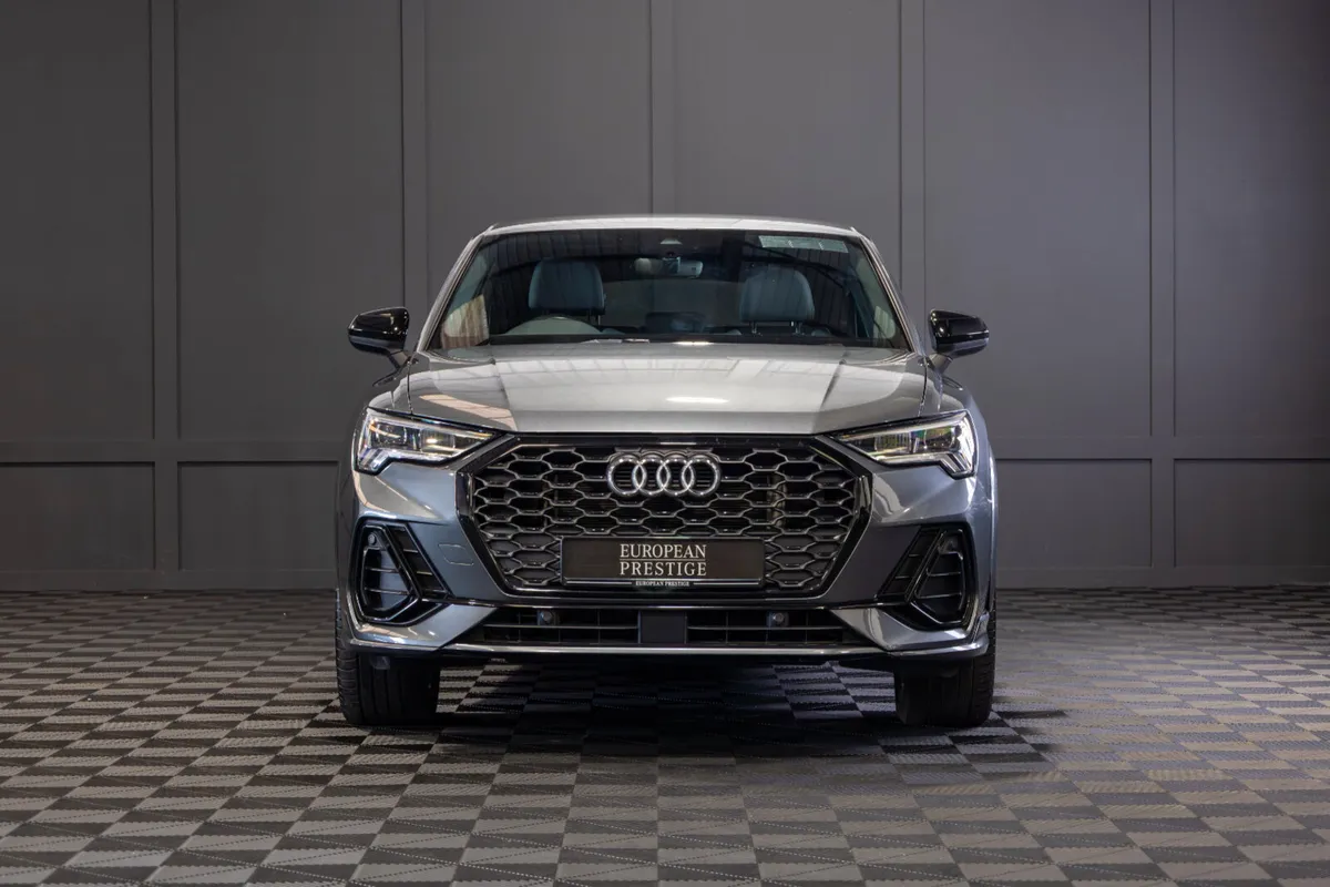 232 Audi Q3 45 TFSI-E S-Line - Image 2
