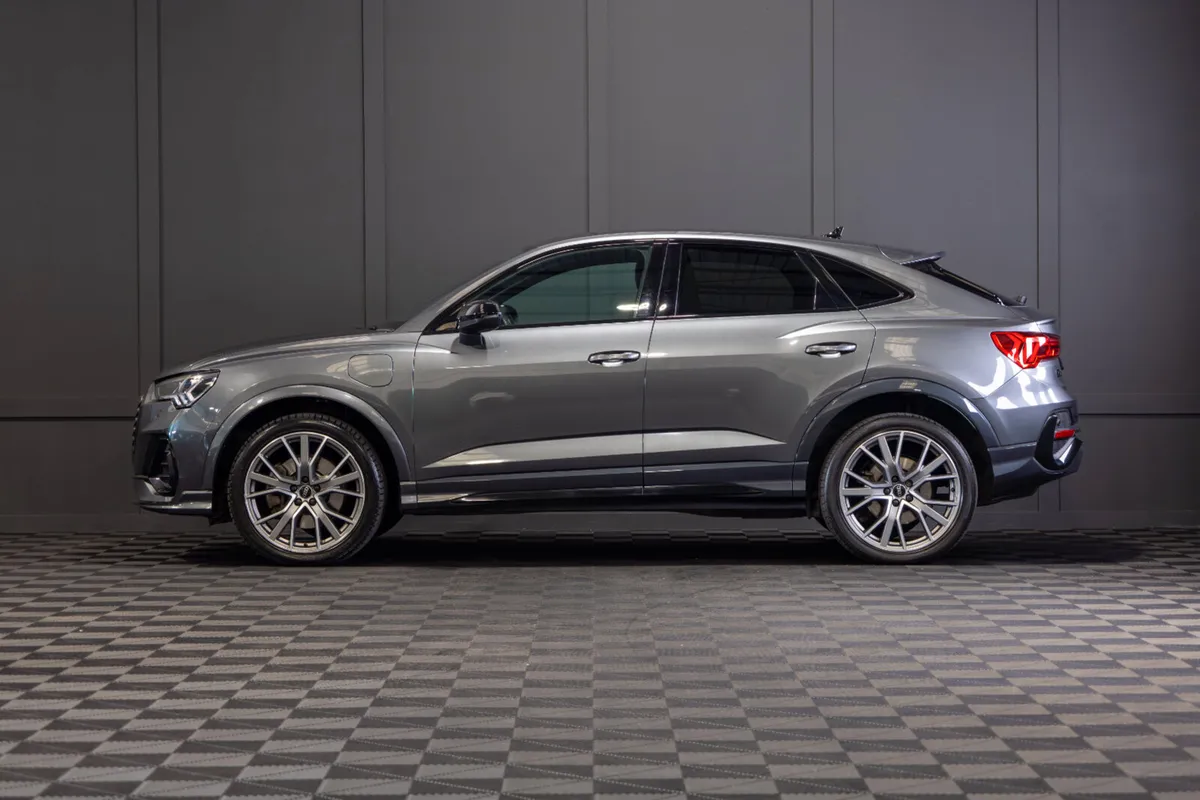 232 Audi Q3 45 TFSI-E S-Line - Image 3