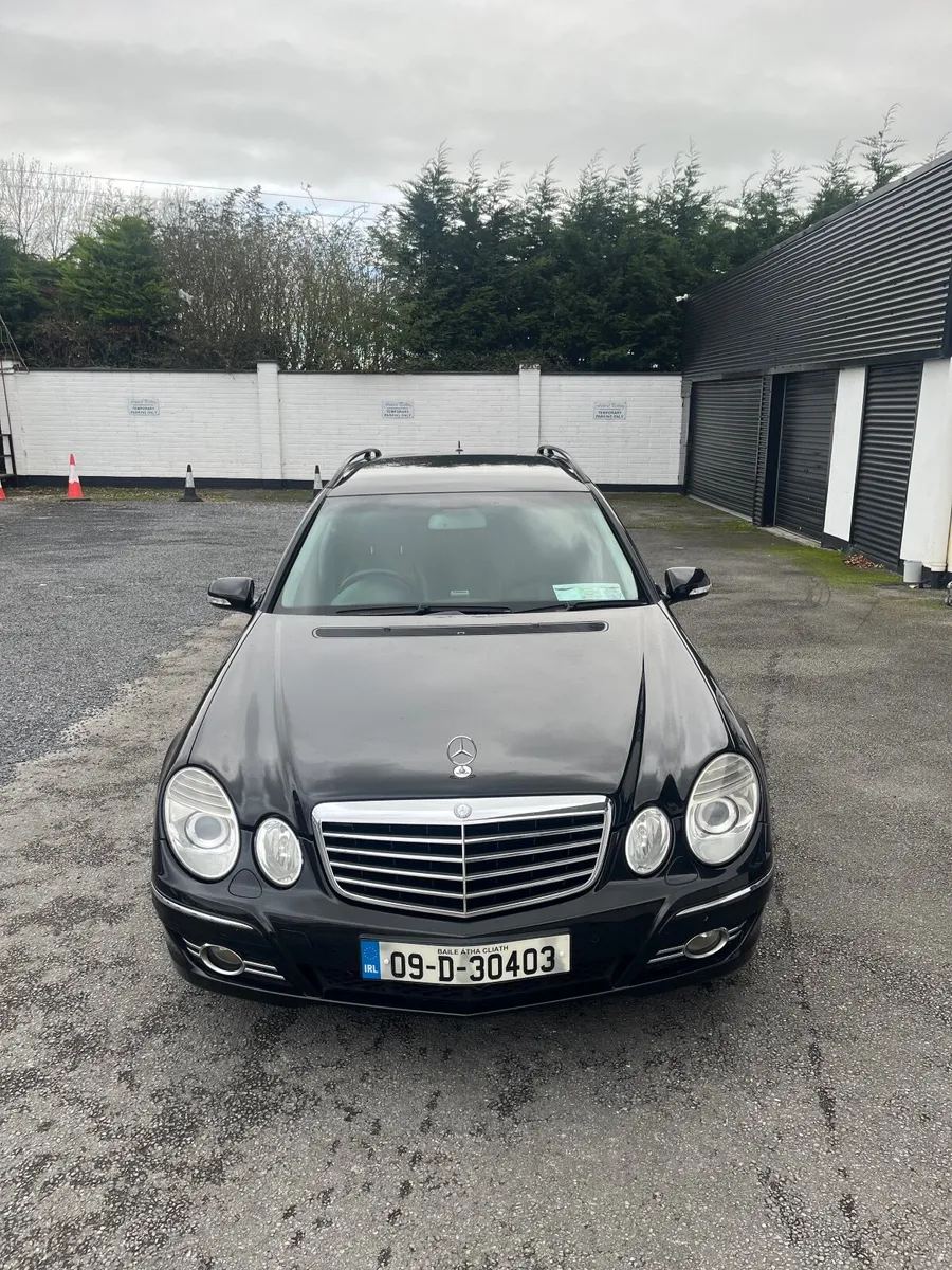 Mercedes-Benz E-Class 2009 Hearse - Image 1