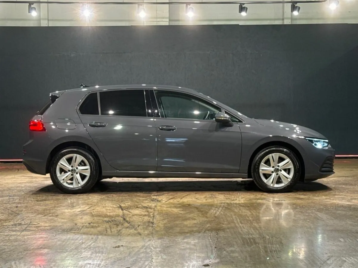 Volkswagen Golf 1.0 E-TSI - CRUISE CONTROL - REVER - Image 3