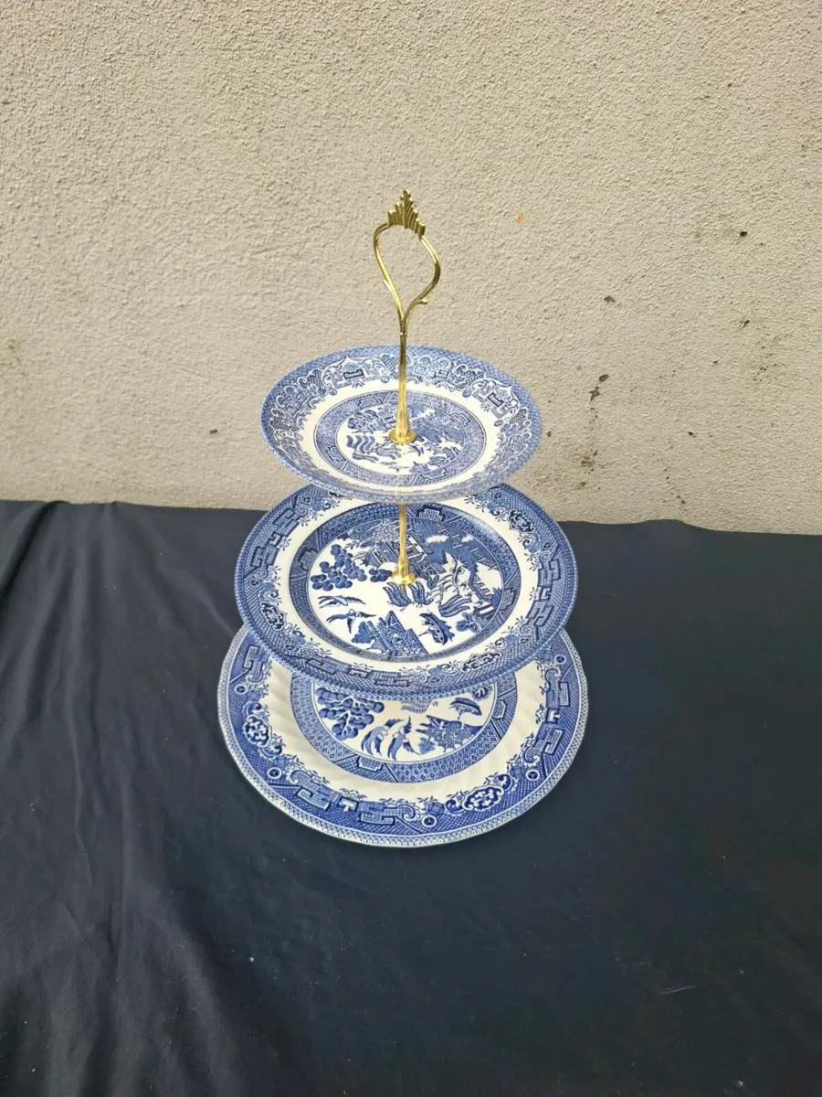 Blue and white willow style 3 tiers cake stand - Image 1