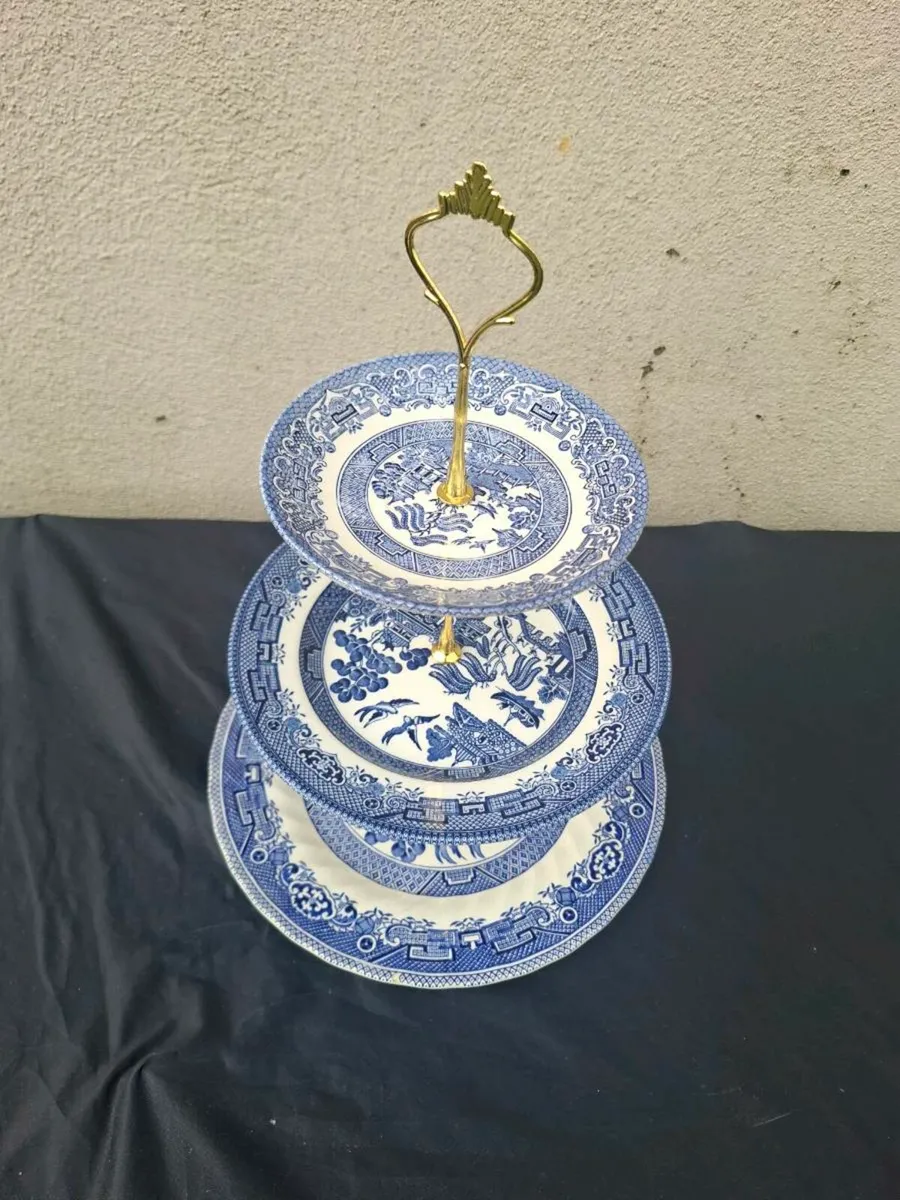 Blue and white willow style 3 tiers cake stand - Image 2