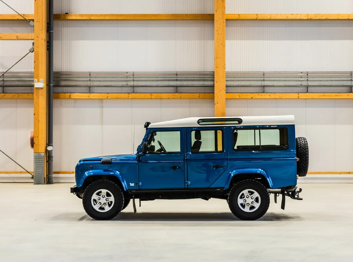 Land Rover Defender 110 1997 - Image 1