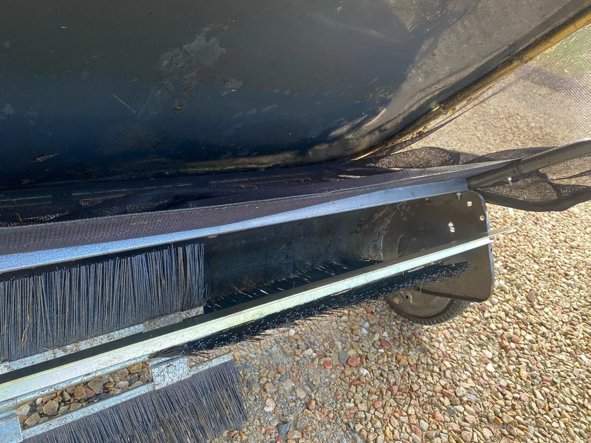 Tow behind lawn/leaf sweeper - Image 4