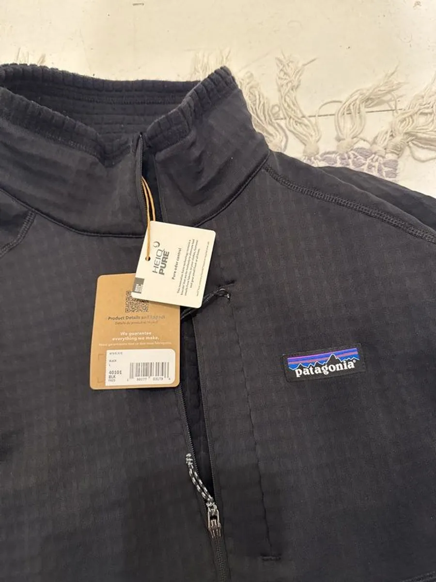 Patagonia men's R1 top - brand new - Image 3